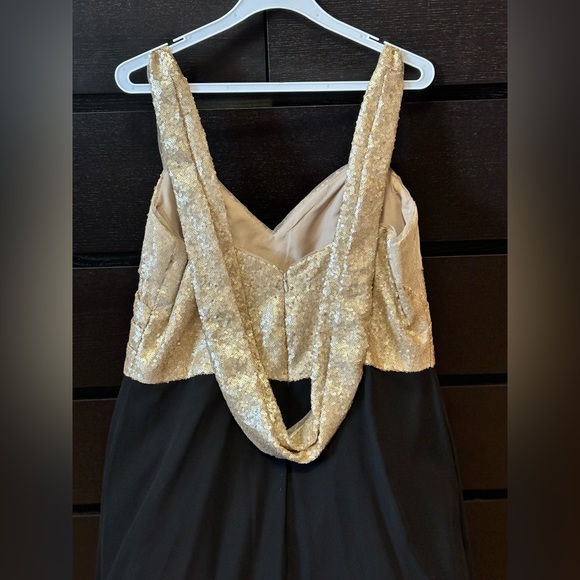 Long Sweetheart Neckline Sequin & Poly Chiffon Dress - Picture 5 of 14